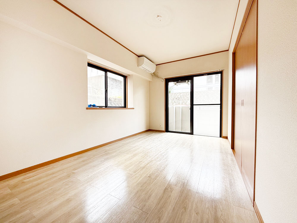 LDK 出窓が付いて明るいお部屋です