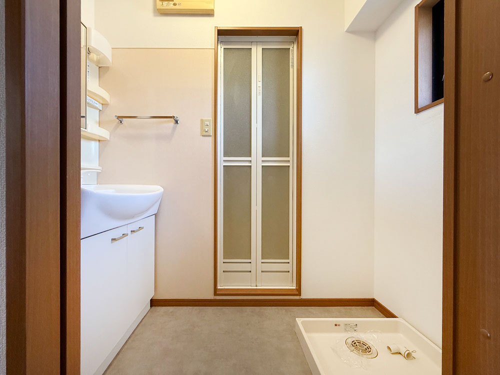 洗面化粧台、洗濯機置き場