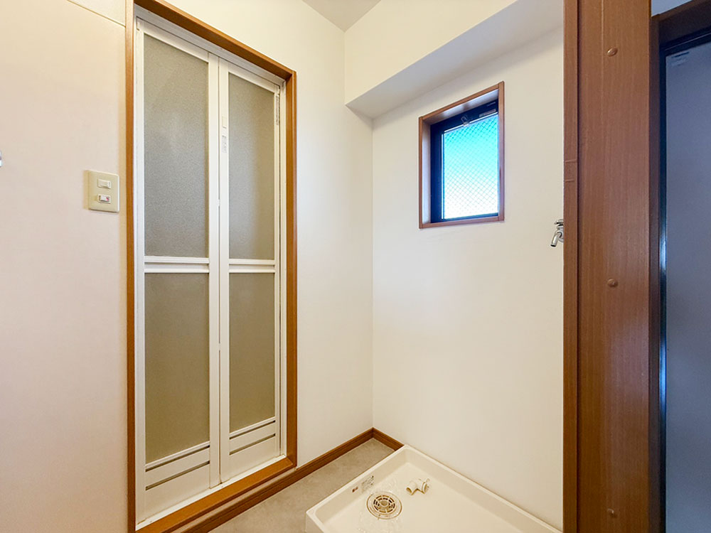 小窓があり換気にも便利です。