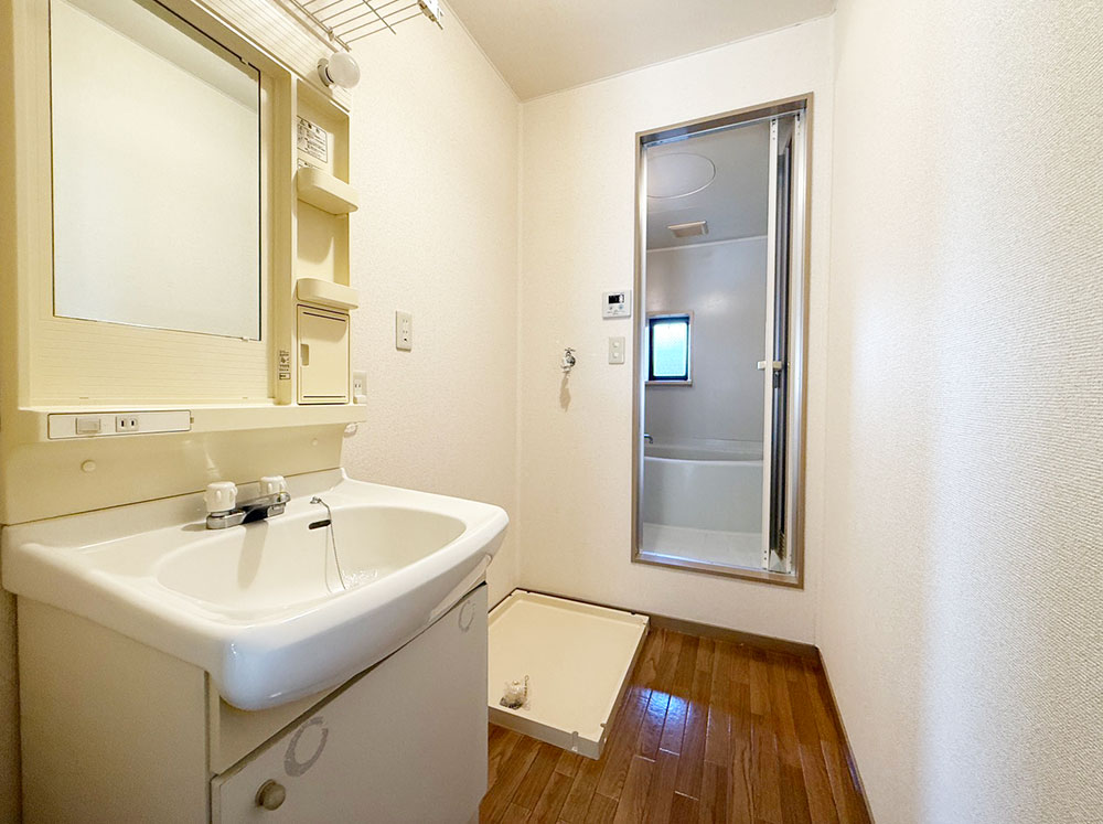 洗面化粧台、洗濯機置き場