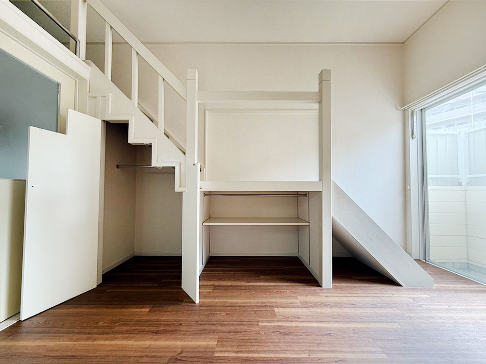 階段下収納内部