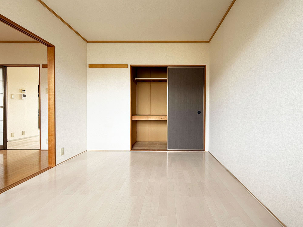 洋室収納内部